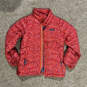 Patagonia puffer. My lil sister grew out of it. Still in perfect condition.